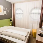 Готель Jufa Sued - Self Check-in Грац