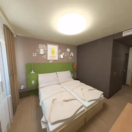 Jufa Sued - Self Check-in 3* Graz