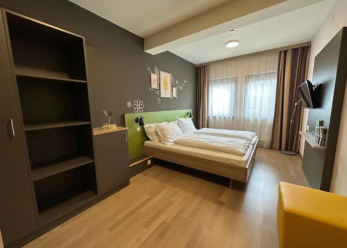 Jufa Sued - Self Check-in 3* Graz